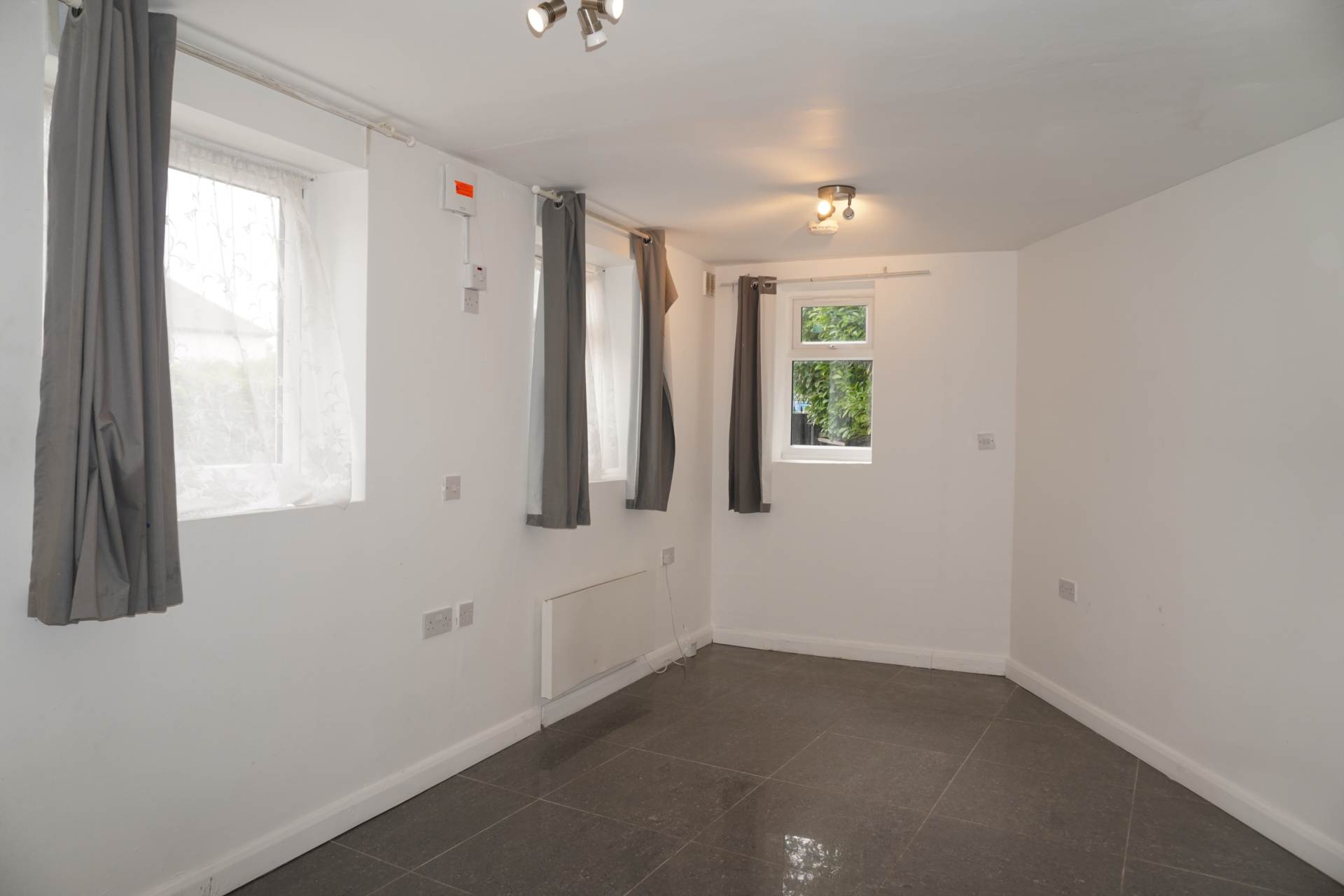 Berry Way, London, Image 12