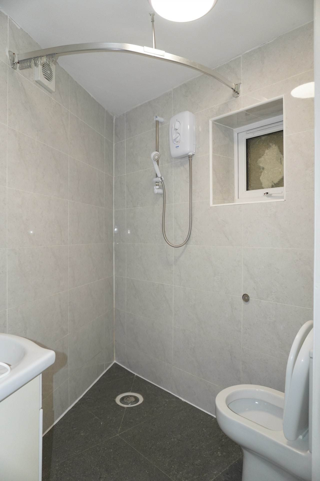 Berry Way, London, Image 13