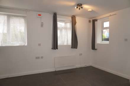 Berry Way, London, Image 10