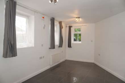 Berry Way, London, Image 12
