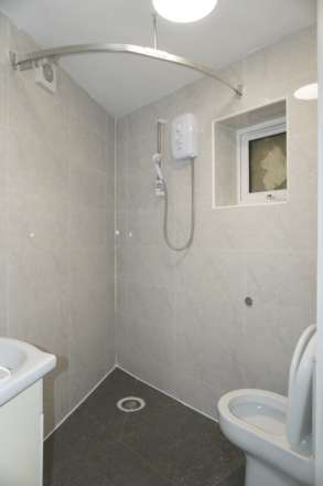 Berry Way, London, Image 13