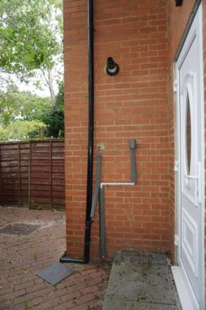 Berry Way, London, Image 14
