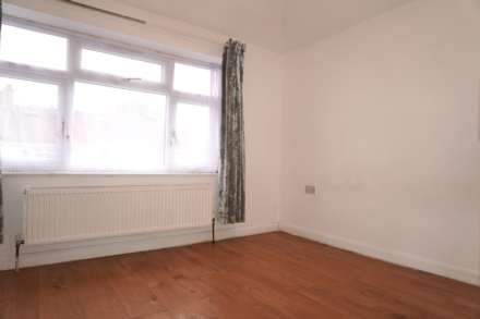 Berry Way, London, Image 2