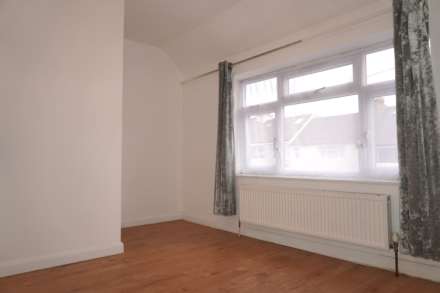 Berry Way, London, Image 3