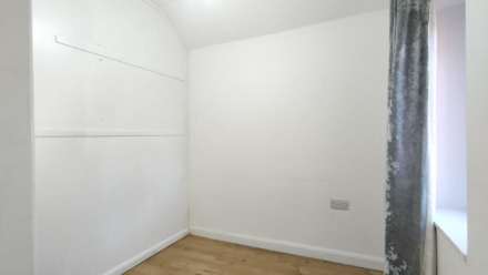 Berry Way, London, Image 5