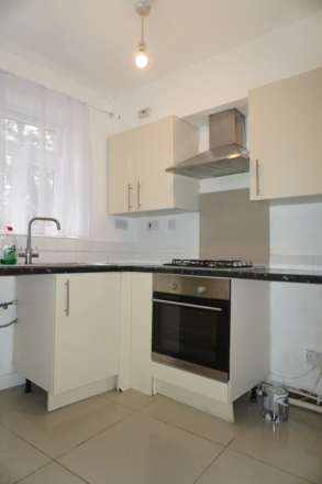 Berry Way, London, Image 8