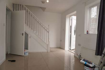 Berry Way, London, Image 9