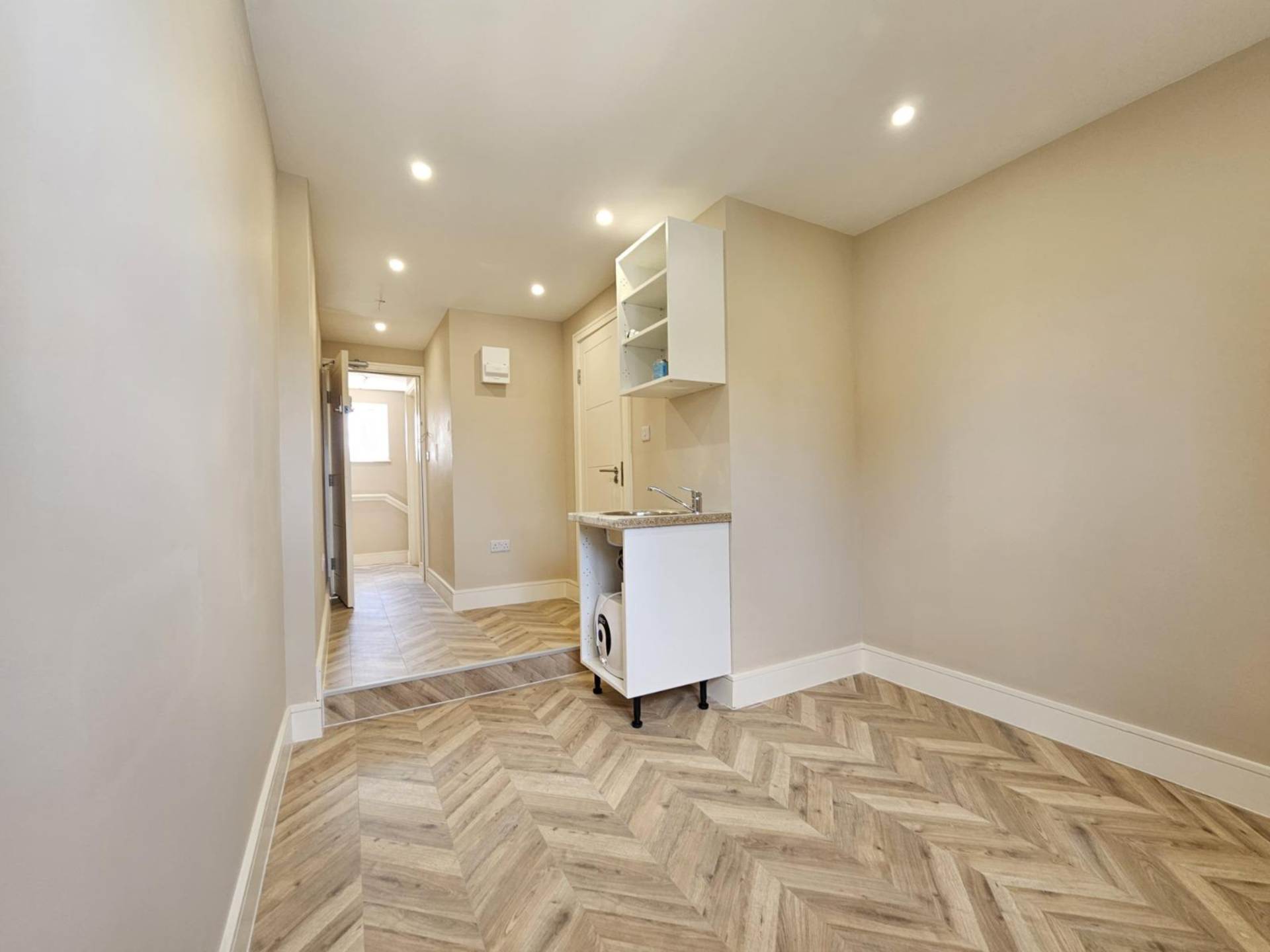 Rosebank Road, London, Image 1