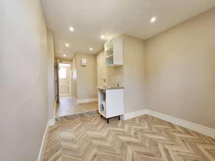 Rosebank Road, London, Image 1