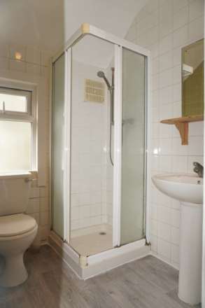 Berry Way, South Ealing, Image 11