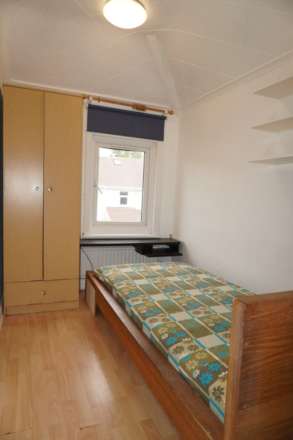 Berry Way, South Ealing, Image 15