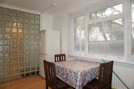 Berry Way, South Ealing, Image 5
