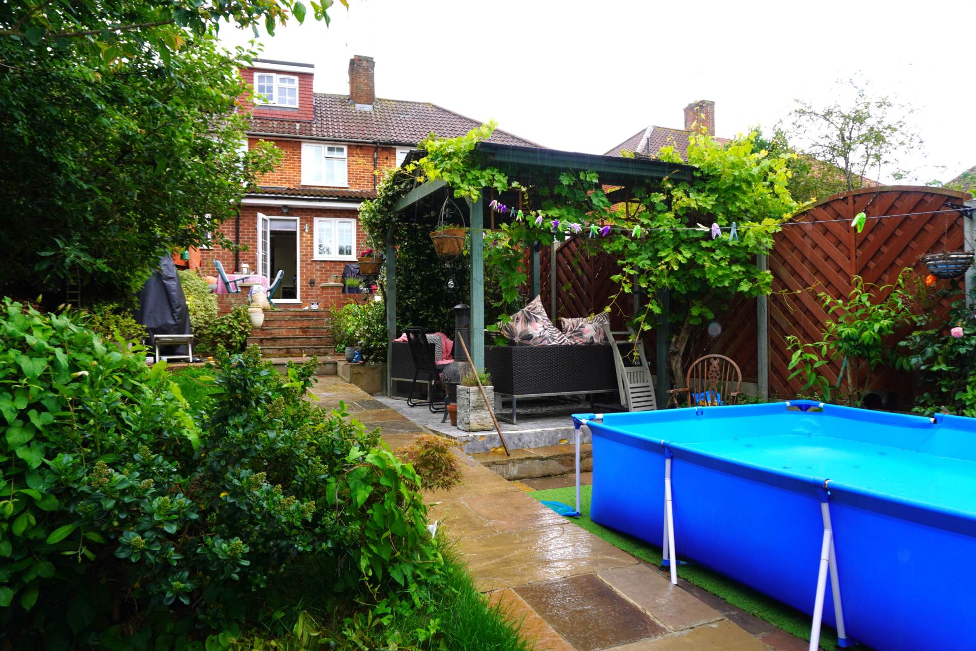 West Court Crescent, London, Image 11