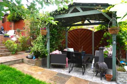 West Court Crescent, London, Image 10