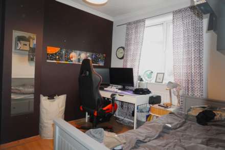 West Court Crescent, London, Image 17