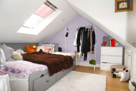 West Court Crescent, London, Image 18