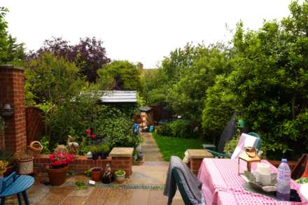 West Court Crescent, London, Image 9