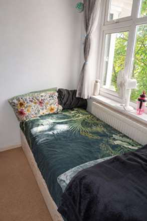 Kenton Lane, Harrow, Image 4