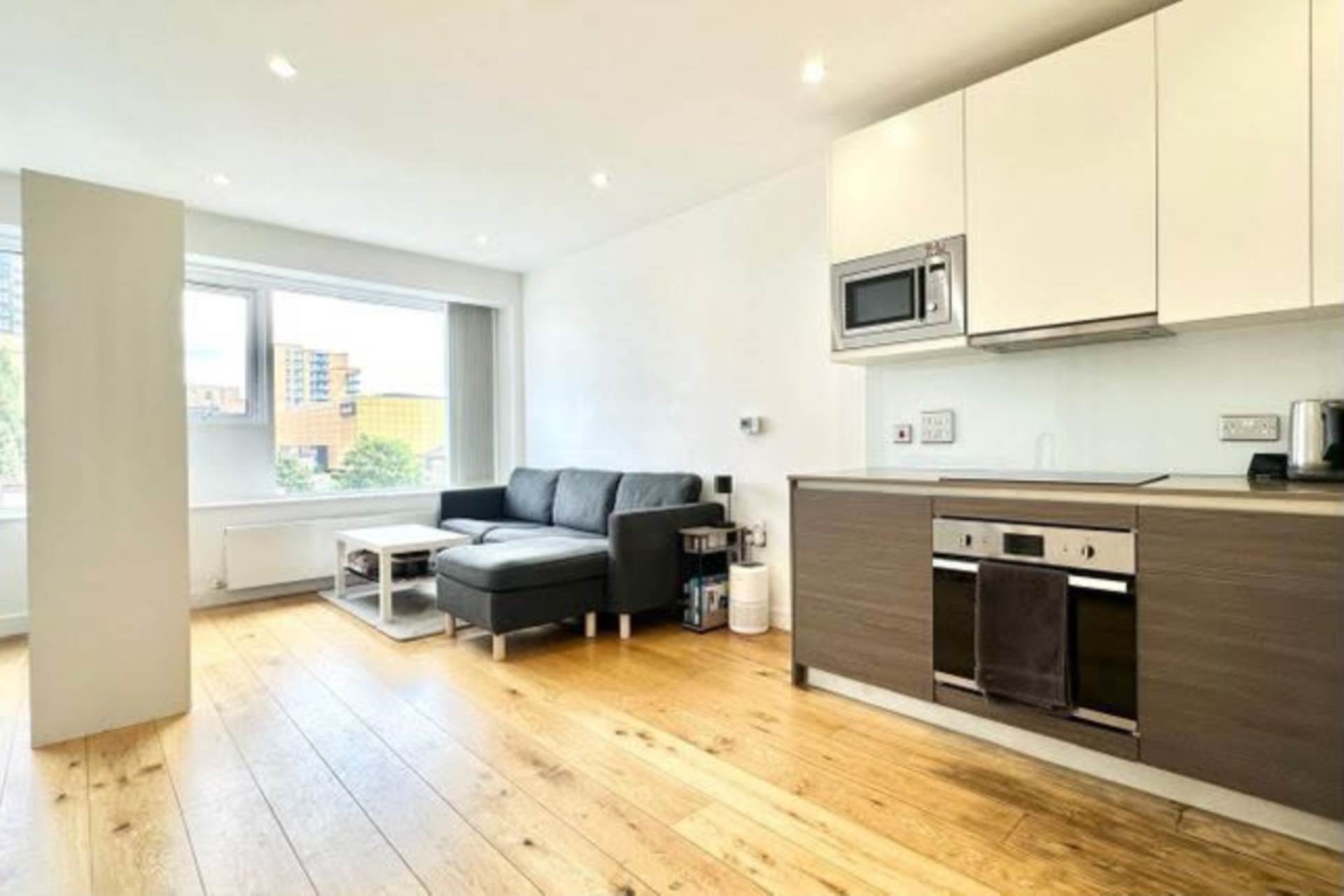 Tyran Appartment, Hounslow, Image 2