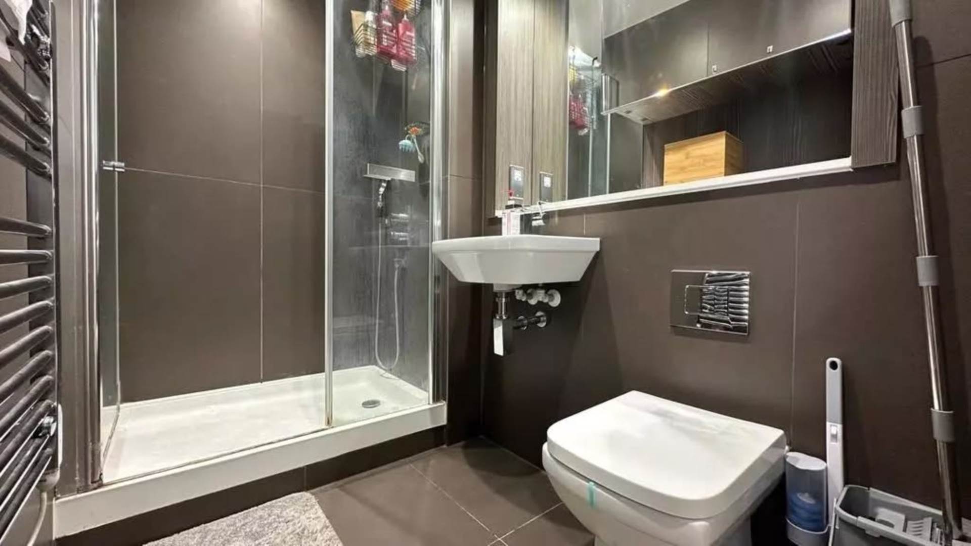 Tyran Appartment, Hounslow, Image 5