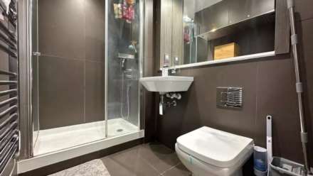 Tyran Appartment, Hounslow, Image 5