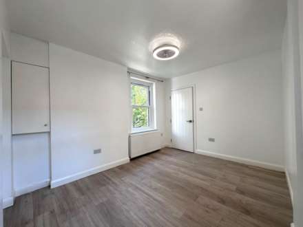 The Vale, London, Image 5