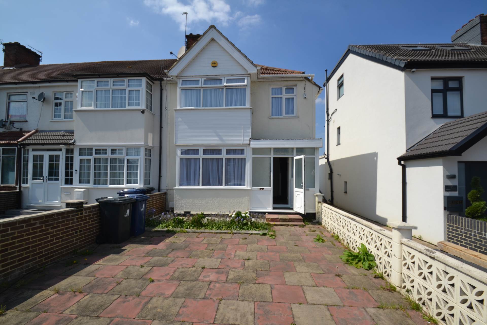 3 Bed House in Greenford, Image 1