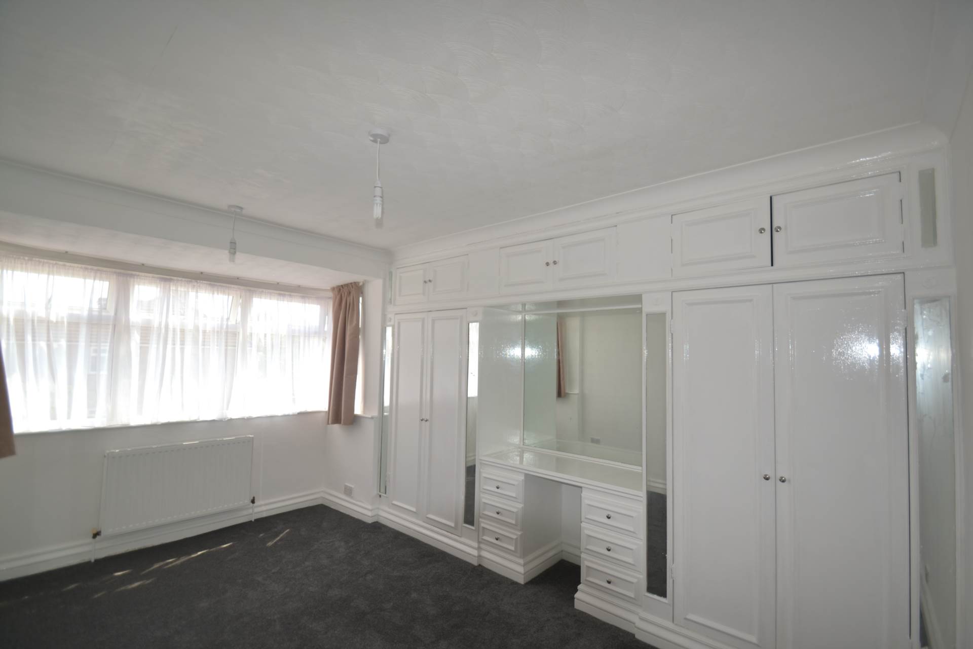 3 Bed House in Greenford, Image 2