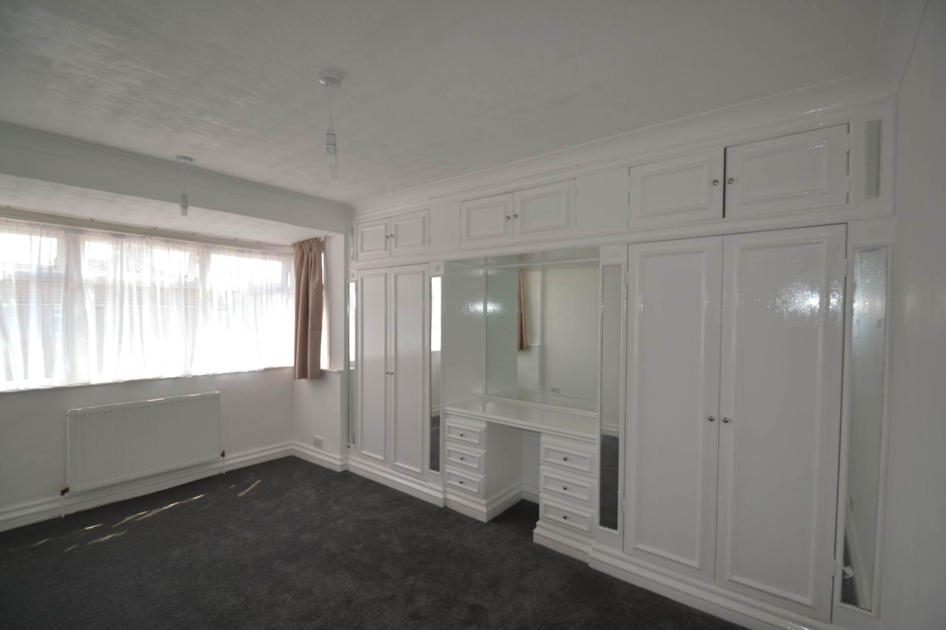 3 Bed House in Greenford, Image 3