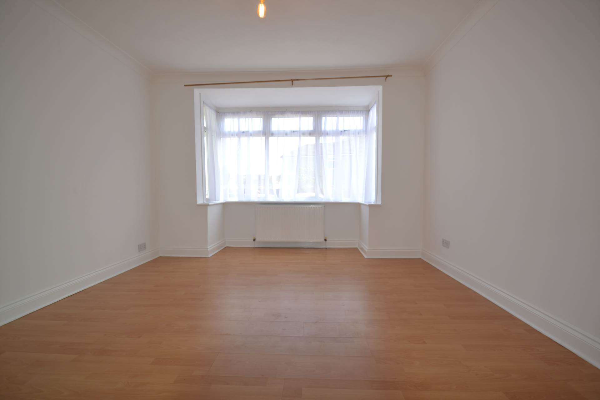 3 Bed House in Greenford, Image 4