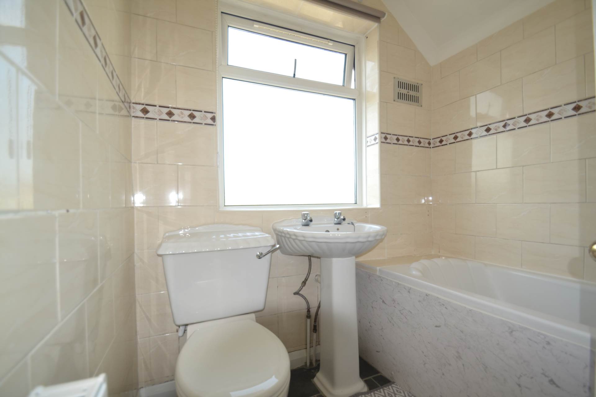 3 Bed House in Greenford, Image 7