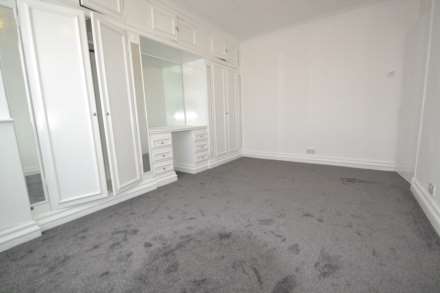 3 Bed House in Greenford, Image 10