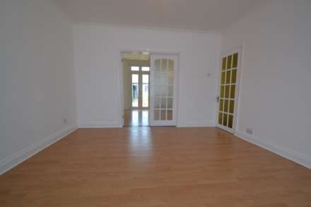 3 Bed House in Greenford, Image 6