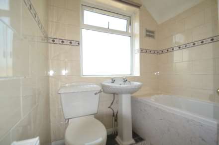 3 Bed House in Greenford, Image 7