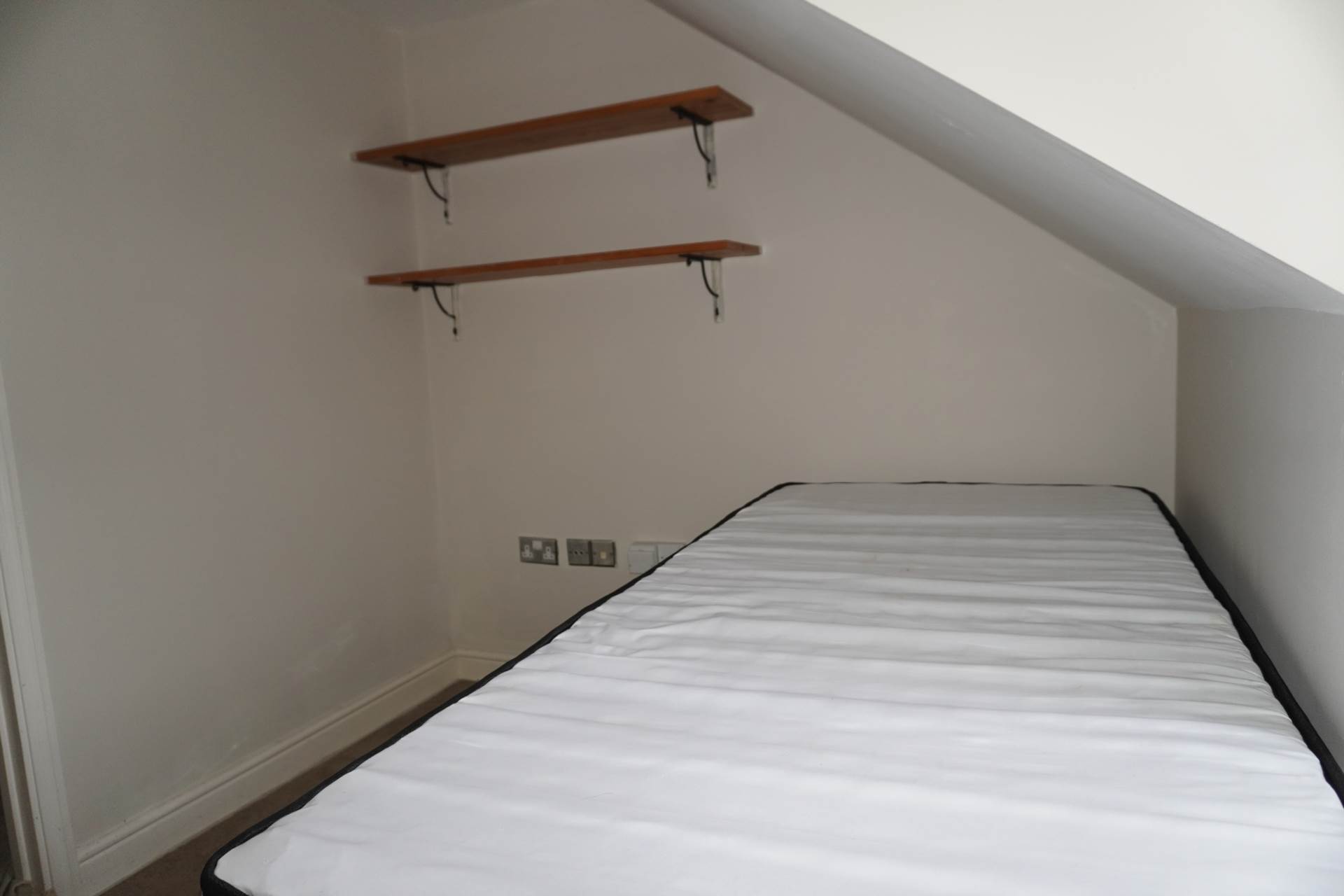 Kingsleigh Close, Brentford, Image 6