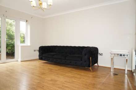 Property For Rent Kingsleigh Close, Brentford