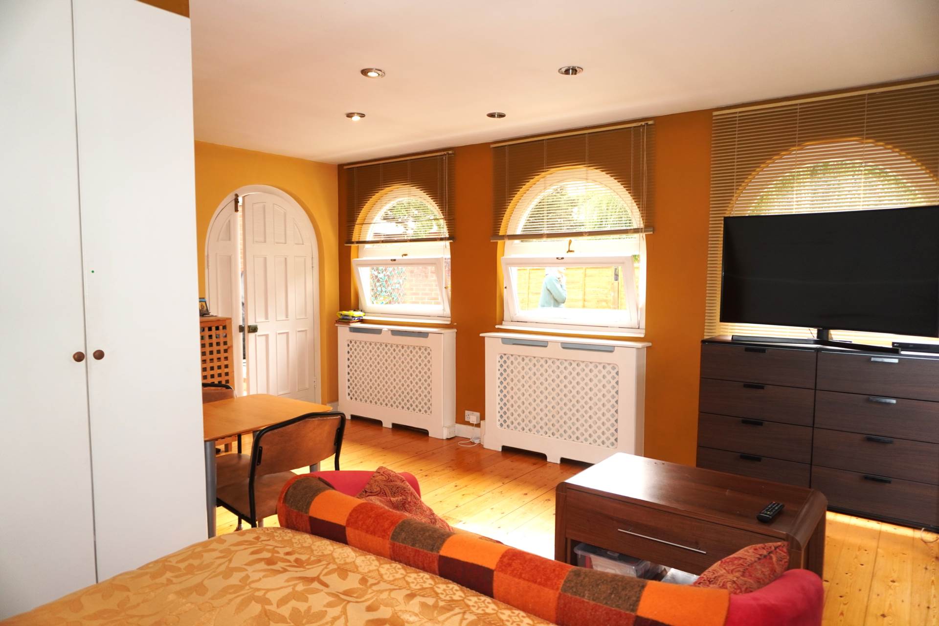 Mellitus Street, London, Image 1