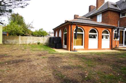 Mellitus Street, London, Image 7