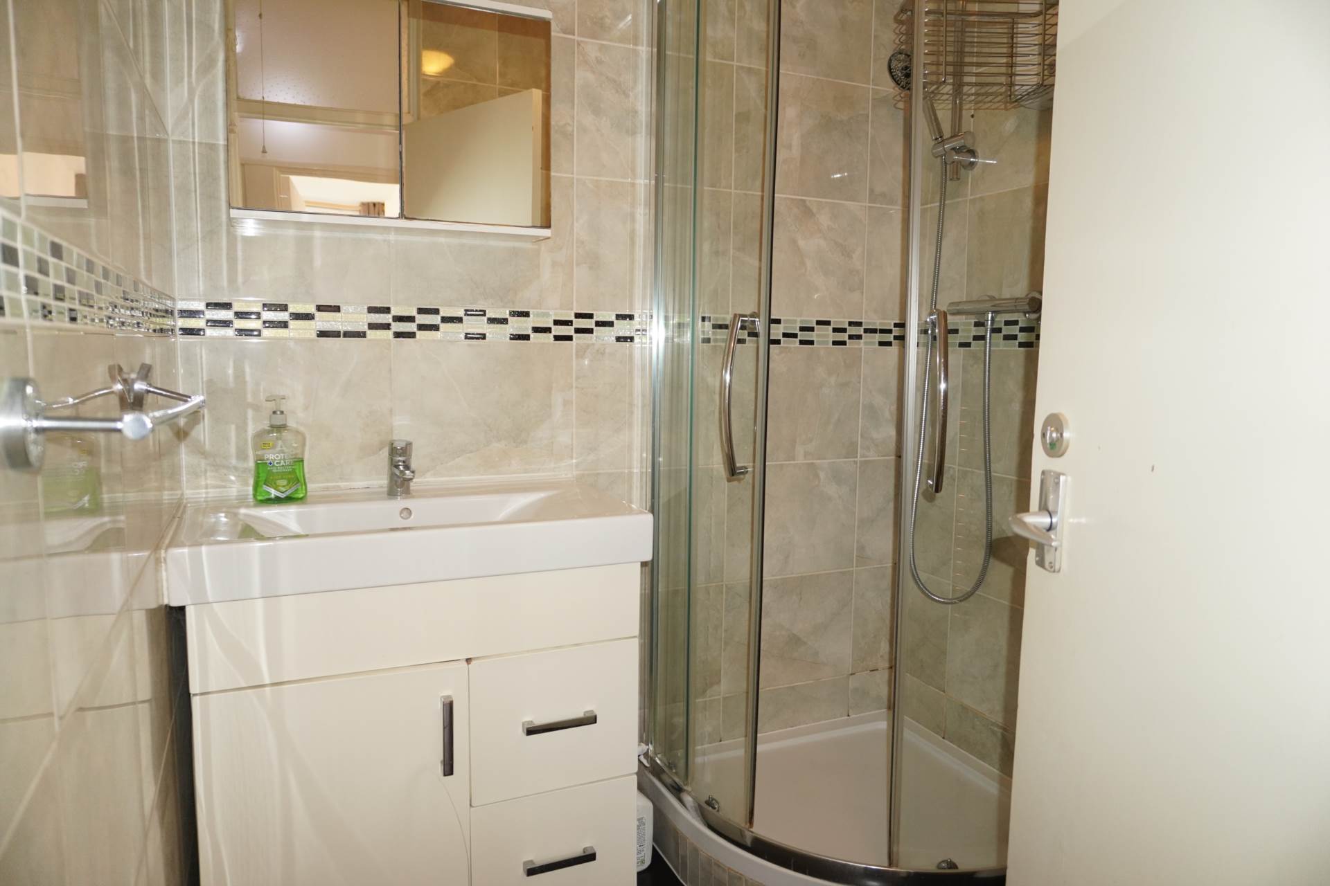 Greenlaw Court, London, Image 6