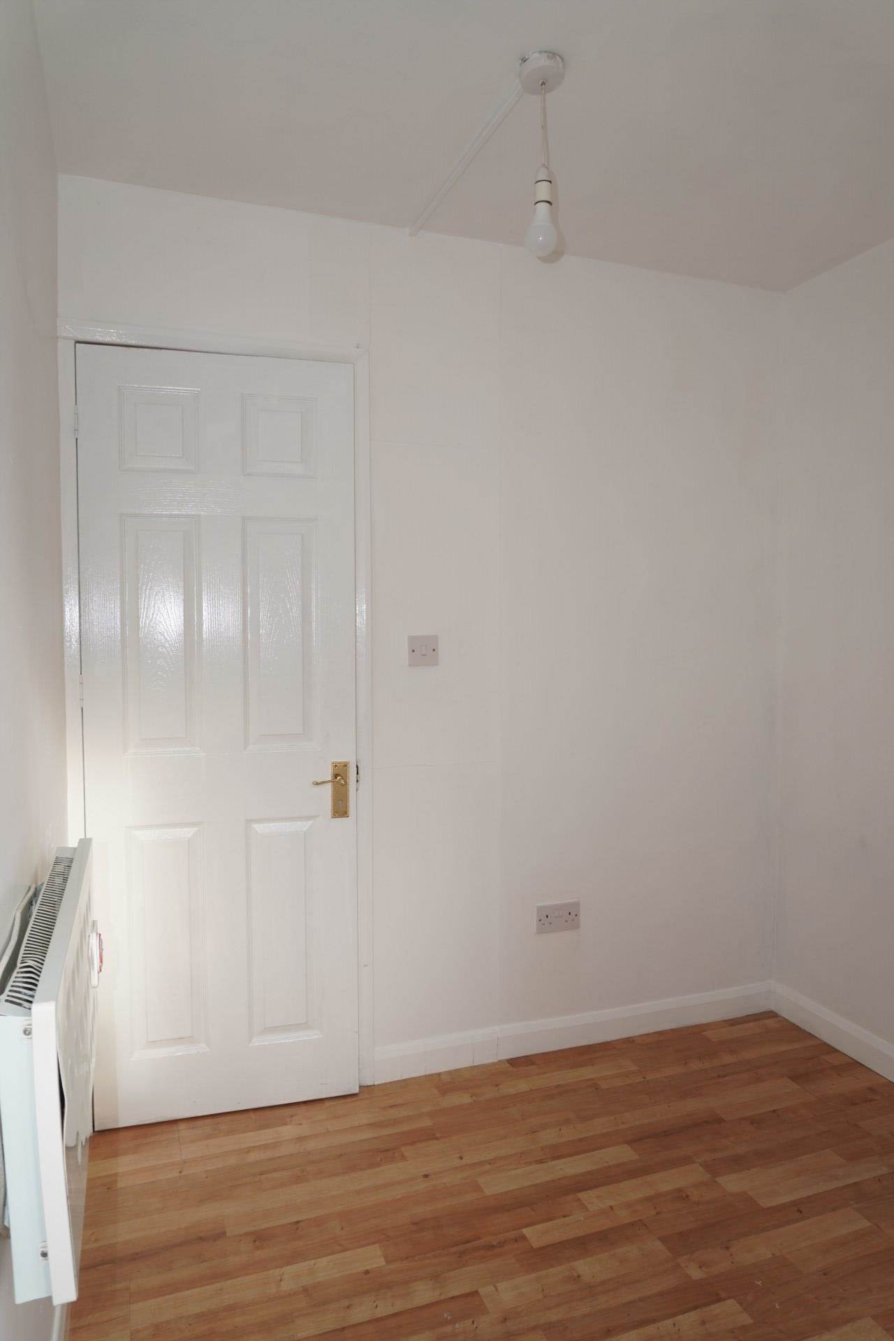 Corris Green, London, Image 4