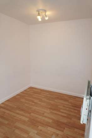 Corris Green, London, Image 3