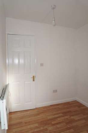 Corris Green, London, Image 4