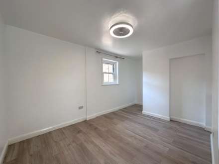 The Vale, London, Image 6