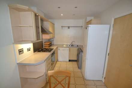 Property For Rent Kingsleigh Close, Brentford