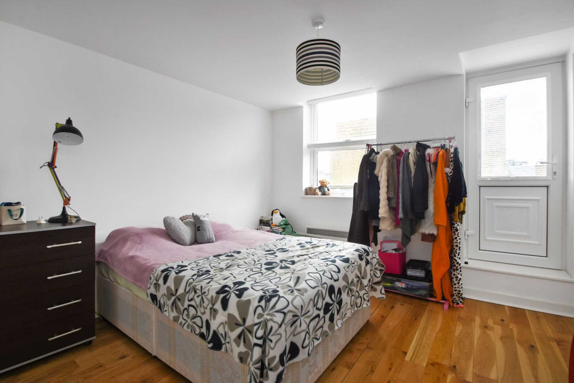 Uxbridge Road, Shepherds Bush, London W12 0NP, Image 4