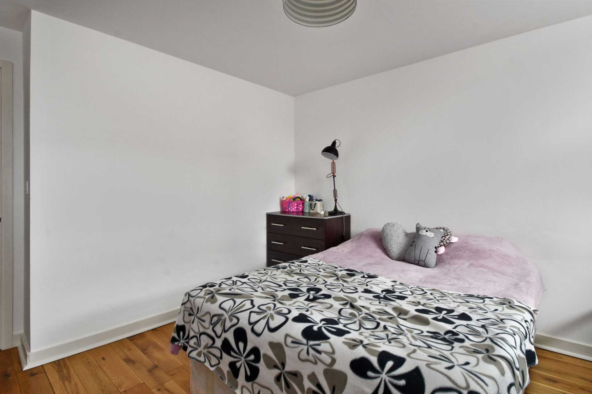 Uxbridge Road, Shepherds Bush, London W12 0NP, Image 5