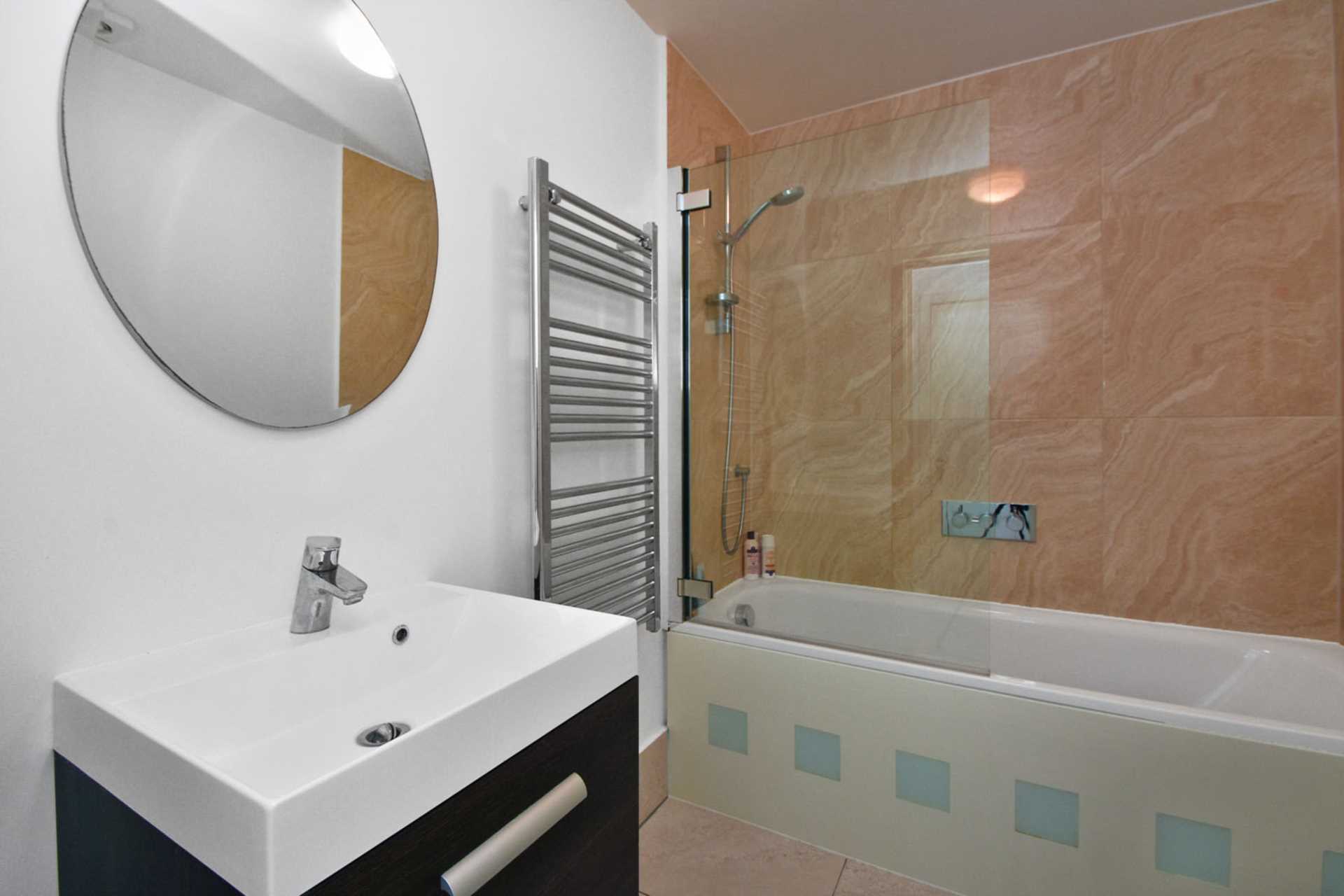 Uxbridge Road, Shepherds Bush, London W12 0NP, Image 6