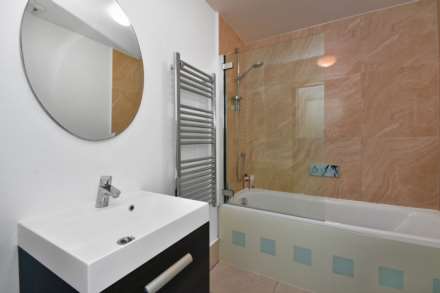 Uxbridge Road, Shepherds Bush, London W12 0NP, Image 6