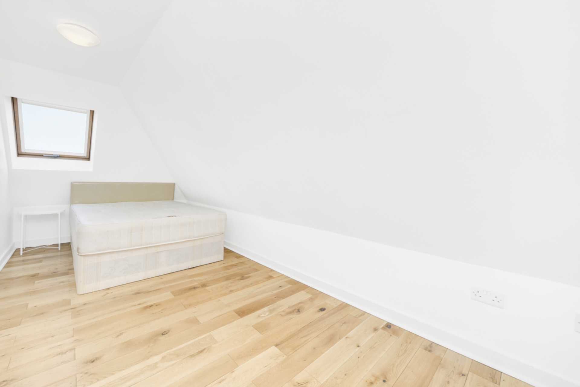 Uxbridge Road, Shepherds Bush, London, W12 0NP, Image 6