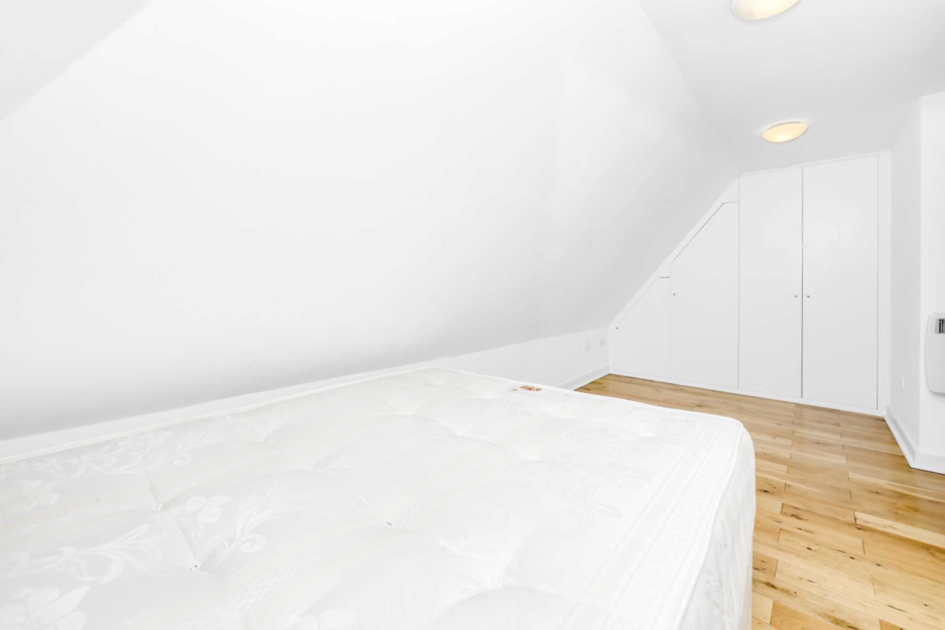 Uxbridge Road, Shepherds Bush, London, W12 0NP, Image 7